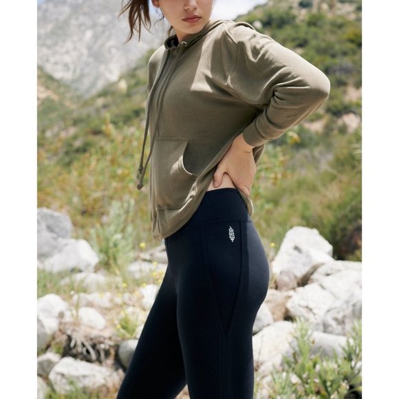 🎉LAST CHANCE🎉 NWT FP Movement Back Into It Hoodie / Army Moss - Picture 3 of 6